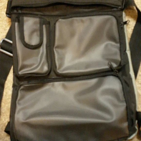 Calvin Klein Crossover Bag - Picture 8 of 9